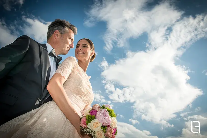Dettaglio di matrimonio in luce morbida